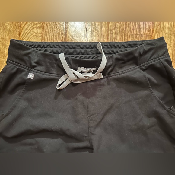 Figs Zamora Jogger Scrub Bottoms - Picture 4 of 5